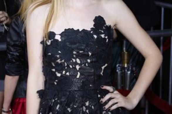 Ażurowa Dakota Fanning