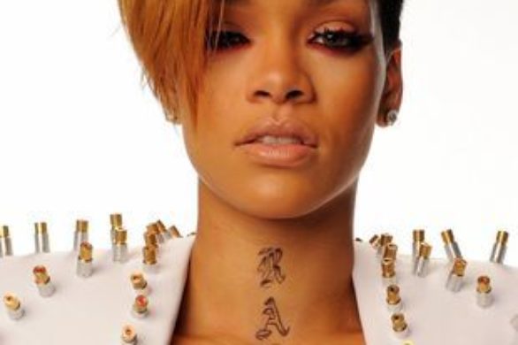 Rihanna w bandażach i małych laserach