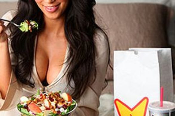 Kim Kardashian zajada sałatki