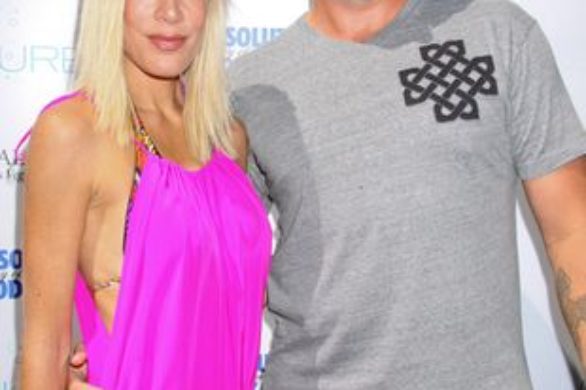 Różowiutka Tori Spelling