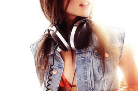 Jacquelyn Jablonski dla H&M Magazine (FOTO)