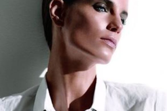 Iris Strubegger – androgyniczny szyk w kampanii NARS