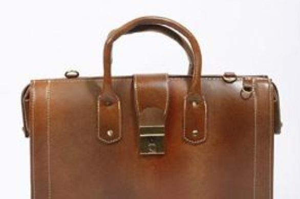 Lekarska torba od Urban Outfitters