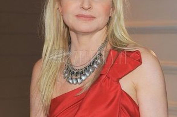 Monika Olejnik odsłania plecy