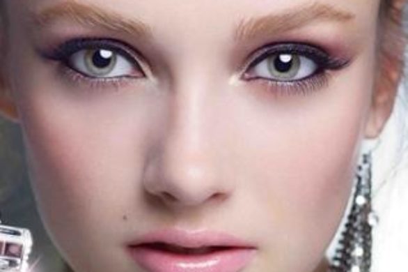 Jill Stuart stawia w makijażu na delikatny blask