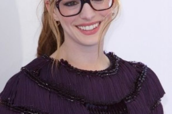 Anne Hathaway w kujonkach