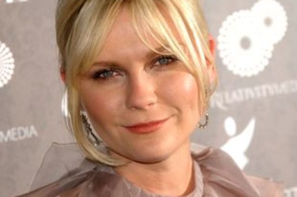 Kirsten Dunst w sukni z żabotem
