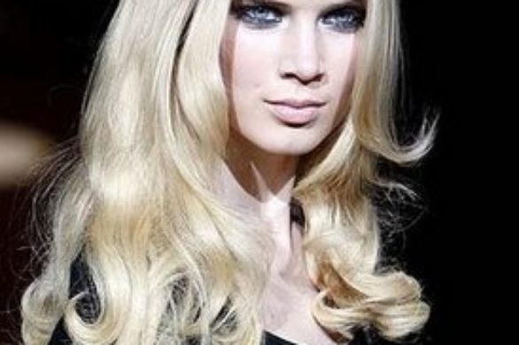 Temperley London proponuje długie włosy