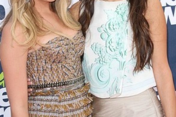 Selena Gomez w Giambattista Valli na MTV Movie Awards (FOTO)