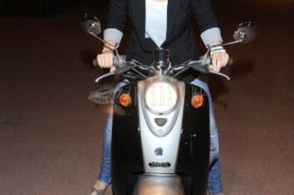 Anna Bosak na skuterze