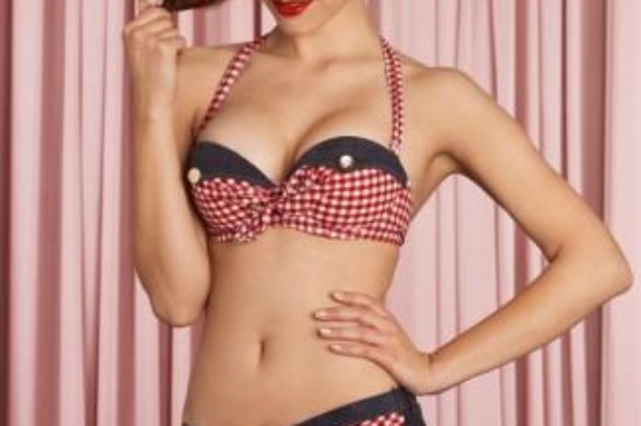 Dwie gwiazdy, jedno bikini.