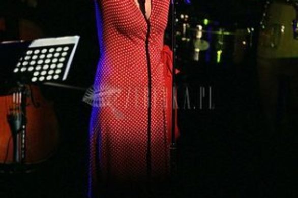 Edyta Górniak kobieca w czerwieni