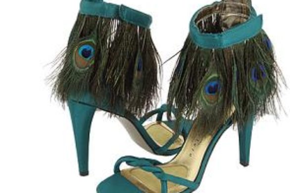 Sandałki z pawimi piórami