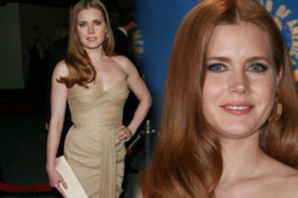 Amy Adams pokazuje kształty (FOTO)
