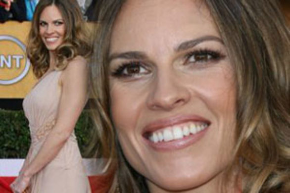Hilary Swank w Versace (FOTO)