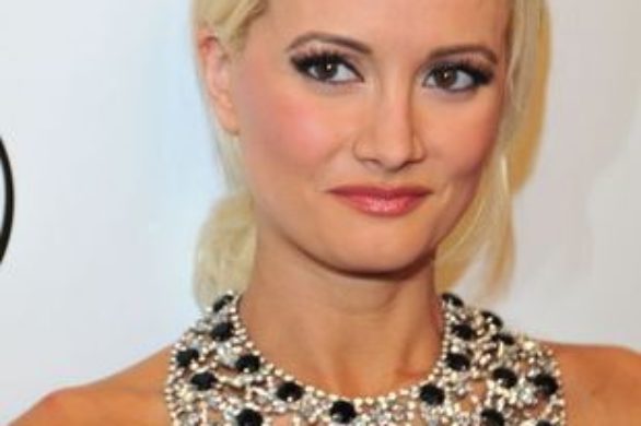 Czy kreacja Maxa Azria pasuje Holly Madison?