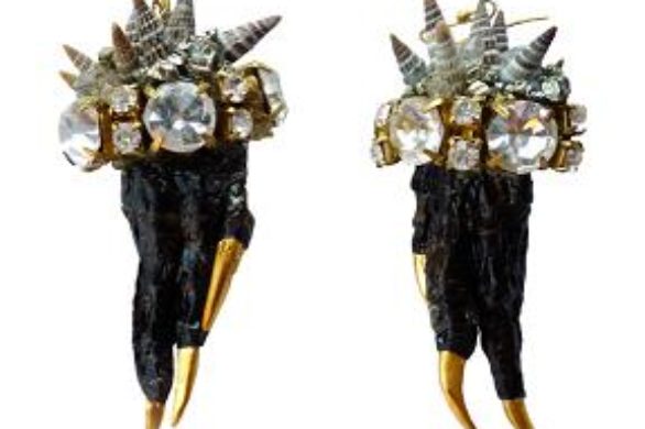 Kolczyki ze szponów aligatora