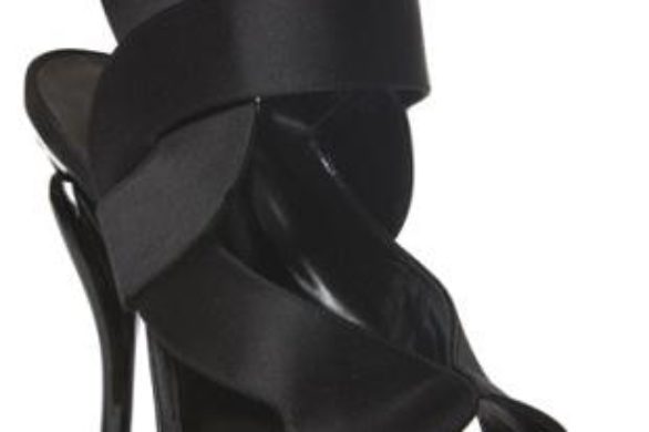 Szaleństwo kształtów i form – buty od Georginy Goodman