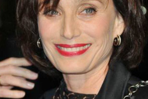 Kristin Scott Thomas w cętkowanej sukience (FOTO)