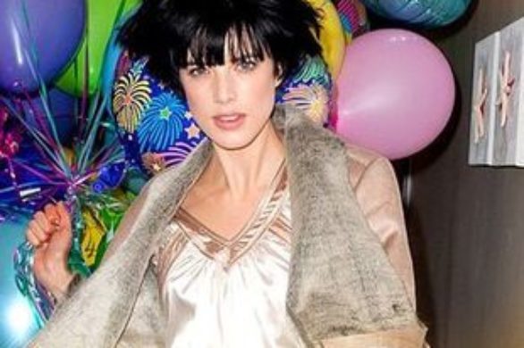 Podwójny upadek Agyness Deyn na pokazie Naomi