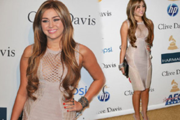 Miley Cyrus pokazuje, czym obdarzyła ją natura (FOTO)