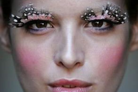 Rzęsy jak motylki. Dosłownie