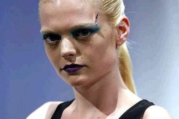 Włos na lato – gładko i do tyłu