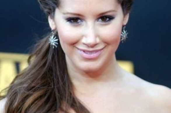 Ashley Tisdale w sukience Philosophy