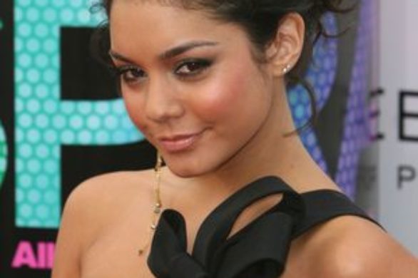 Luźny kok Vanessy Hudgens