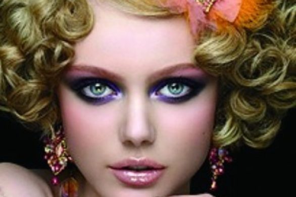 Frida Gustavsson w wiosennej kampanii Anny Sui