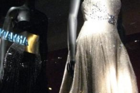 Wystawa kreacji od Armaniego