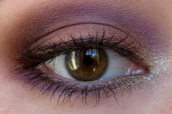 Brązowo-fioletowy makijaż krok po kroku