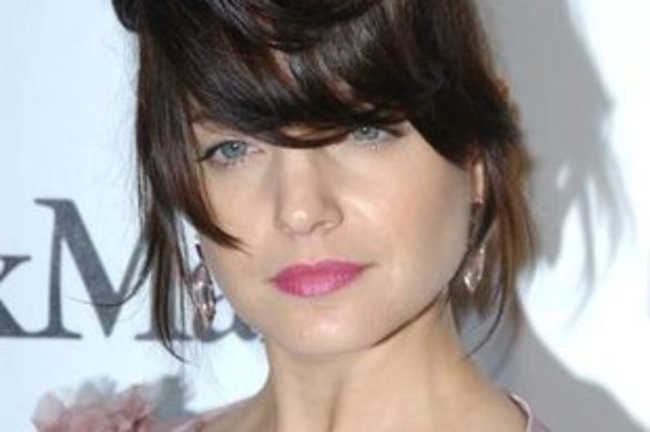 Mena Suvari i jej nietypowa fryzura