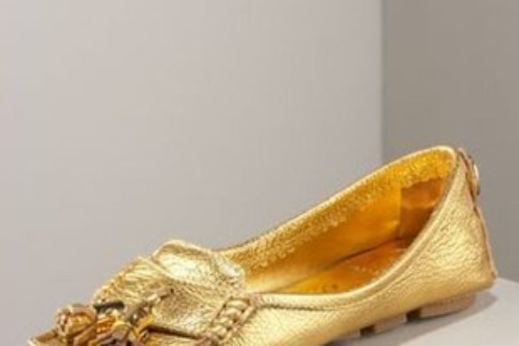 Metaliczne buty nadal modne
