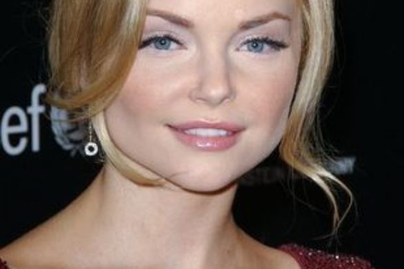 Izabella Miko w czerwonej mini