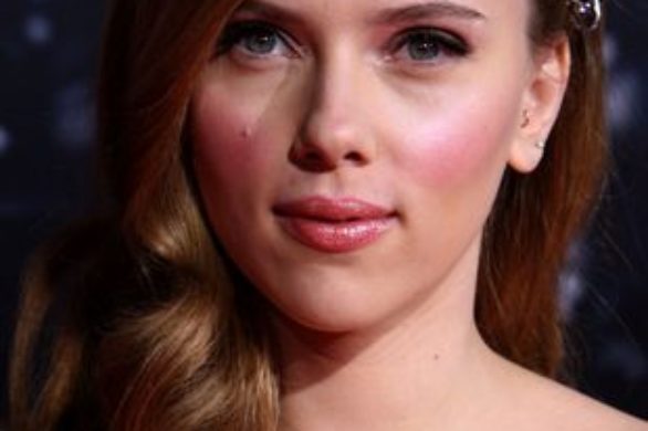 Scarlett Johansson reklamuje szampana
