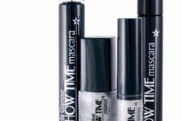 Delia Glamour Show Time