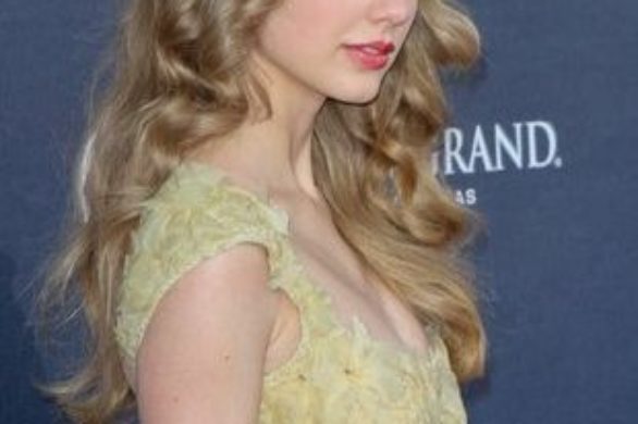 Taylor Swift w sukni od Elie Saab Couture (FOTO)