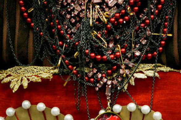 Biżuteria inspirowana Alicją w Krainie Czarów