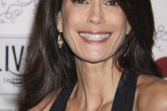Kto lepiej wygląda: Teri Hatcher czy Doda?
