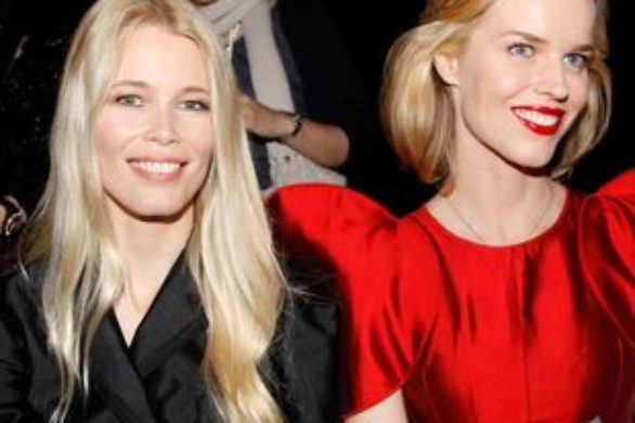 Eva Herzigova w ognistej czerwieni