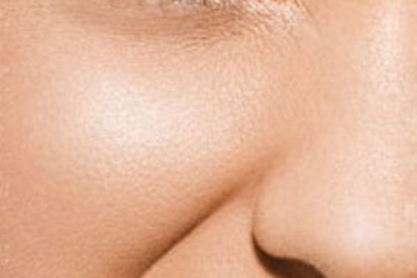 Tropimy trendy: eyeliner w kolorze morza