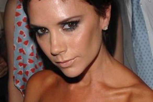 Victoria Beckham w ostrym różu