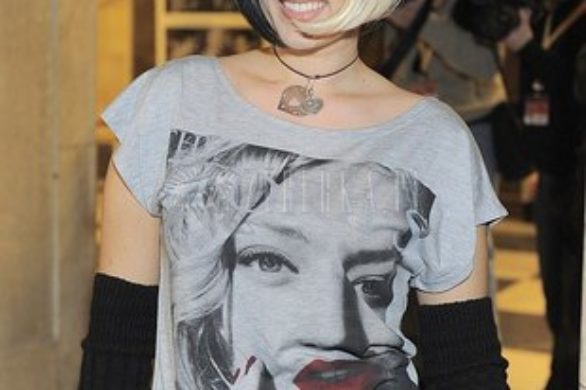 Dlaczego Sara May założyła opaskę z napisem cipka?