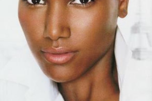 Arlenis Sosa reklamuje podkłady Lancome Teint Idole