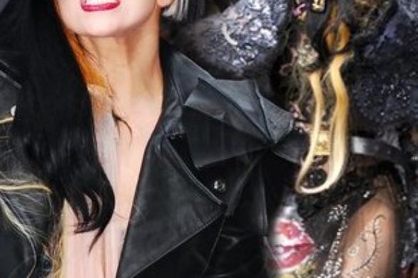 Dwie fantastyczne kreacje Lady Gagi (FOTO)