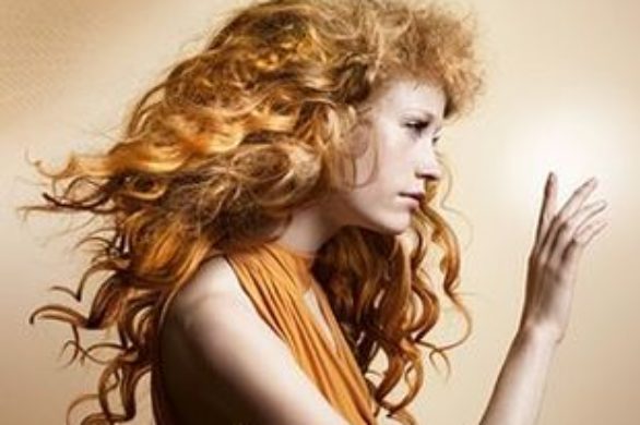 Domowe sposoby na zniszczone włosy