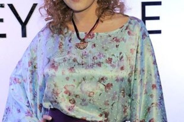 Daria Widawska w wiosennej tunice