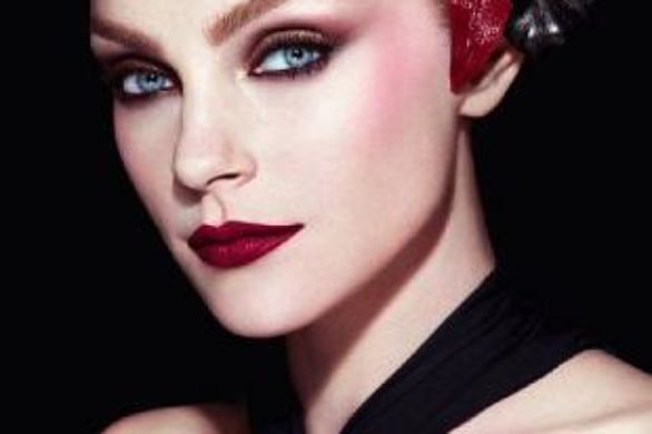 Jessica Stam w reklamie CoverGirl