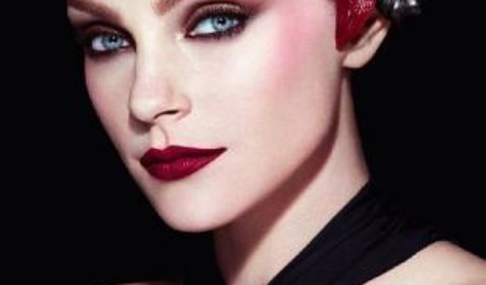 Jessica Stam w reklamie CoverGirl Jessica Stam w reklamie CoverGirl